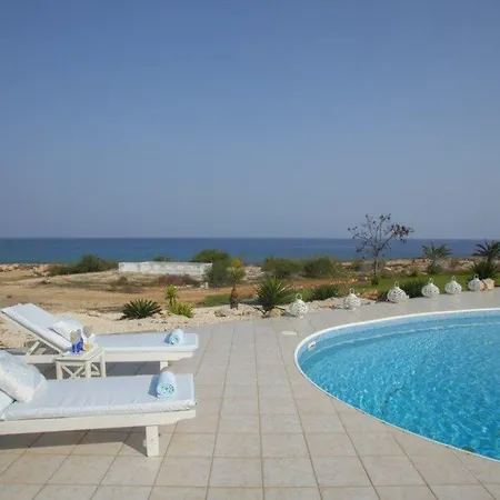 Picture Renting This Beachfront Mimosa Seafront Vilă Protaras