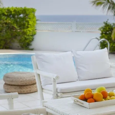 Picture Renting This Beachfront Mimosa Seafront Vilă Protaras