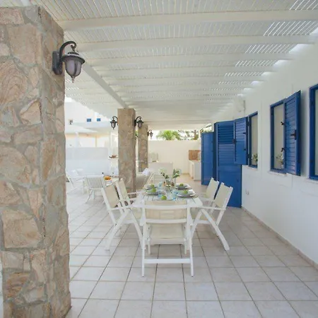 Vilă Picture Renting This Beachfront Mimosa Seafront Protaras