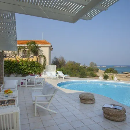 Picture Renting This Beachfront Mimosa Seafront